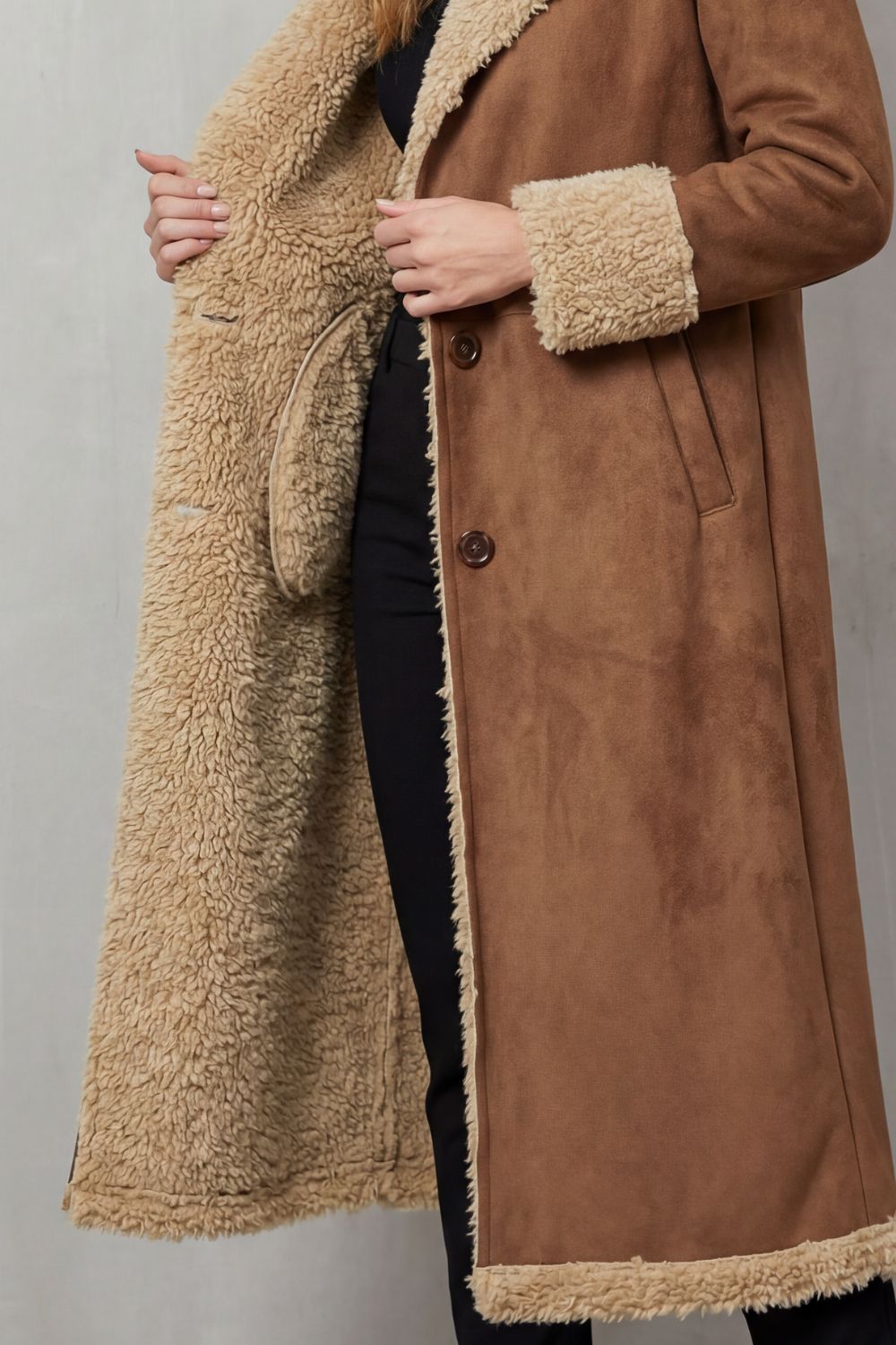 Rosella – Pitkä mokkajäljitelmätakki shearling-vuorella