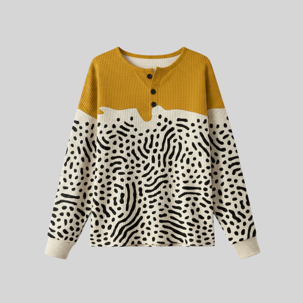 Blusa feminina A minha loja 2 Siiri com estampa abstrata em preto, branco e amarelo, gola redonda e botões frontais.